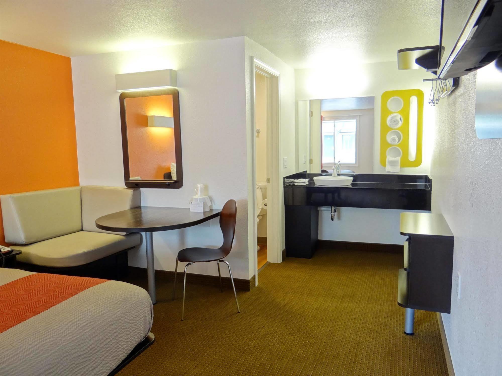 6-erie, Pa 4*