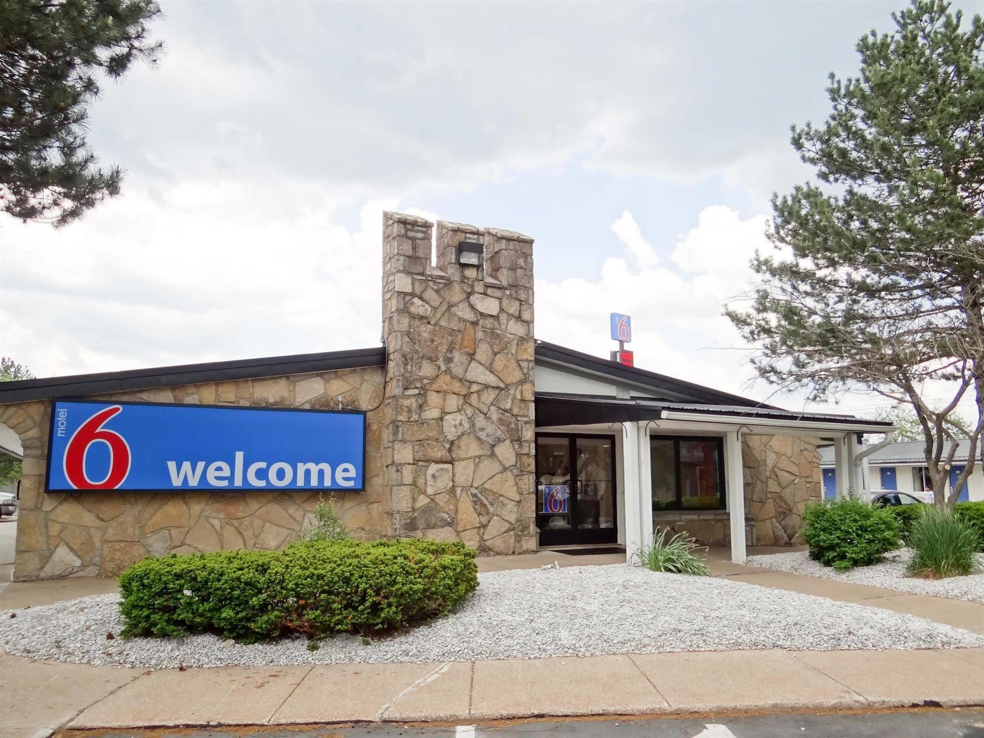 6-erie, Pa Hotel